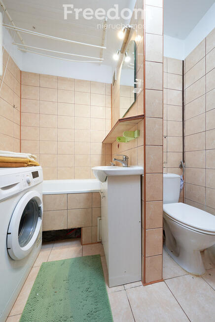 Dwupokojowe mieszkanie na 2 piętrze.