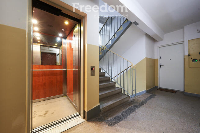 Dwupokojowe mieszkanie na 2 piętrze.