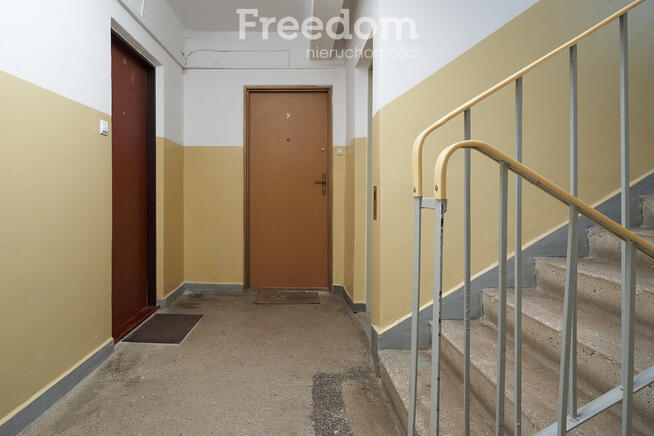 Dwupokojowe mieszkanie na 2 piętrze.