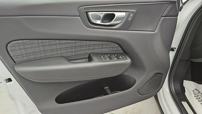 Volvo XC 60 B4 B Core aut ! Z Polskiego Salonu ! Faktura Vat !