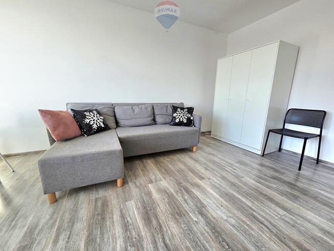 Na wynajem kawalerka os.Zwycięstwa