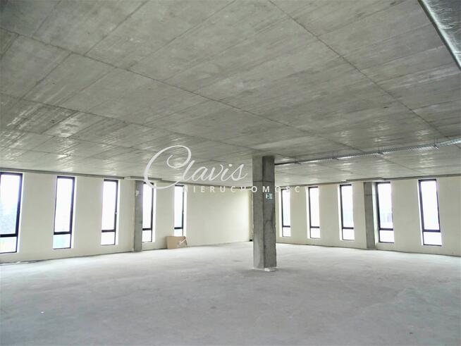 Open space przy głównej ulicy - do własnej aranżacji