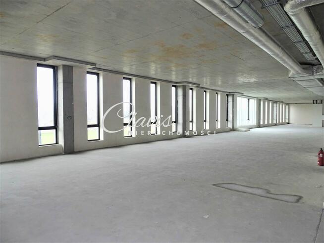 Open space przy głównej ulicy - do własnej aranżacji