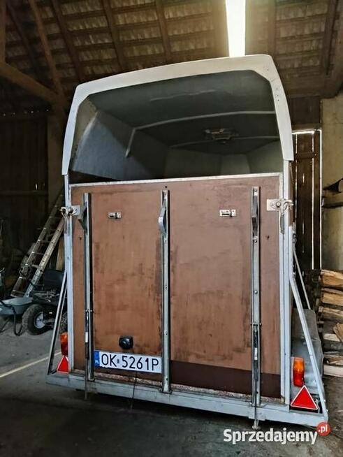 Przyczepa dla koni