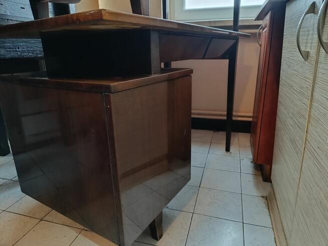 Sprzedam stare biurka – idealne do renowacji