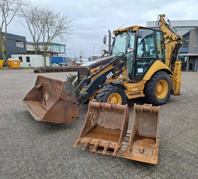 Koparko ladowarka Caterpillar