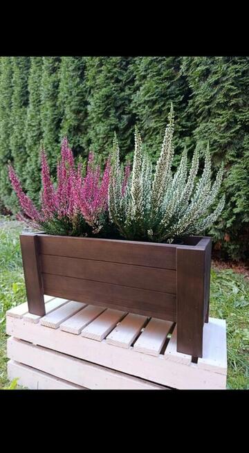 Drewniane skrzynki na kwiaty