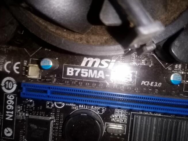 Komputer stacjonarny Asus w całości lub na czesci