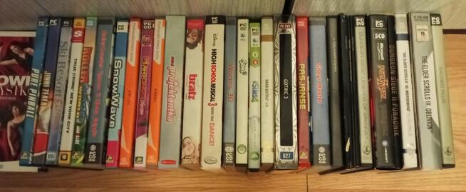 Kolekcja filmów, gier, muzyki i komiksów dla kolekcjonerów