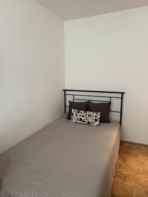 Wynajmę pokój w mieszkaniu trzyosobowym od połowy marca