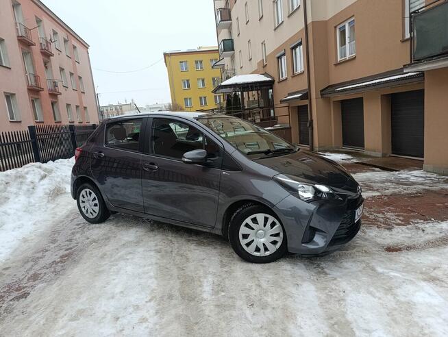 Sprzedam Yaris z niskim przebiegiem