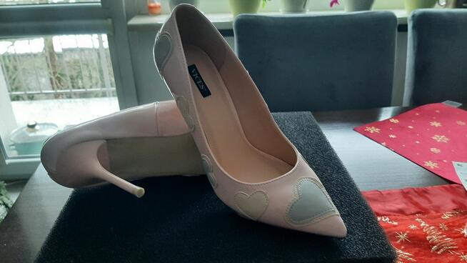 Piękne nowe czółenka rozm.39