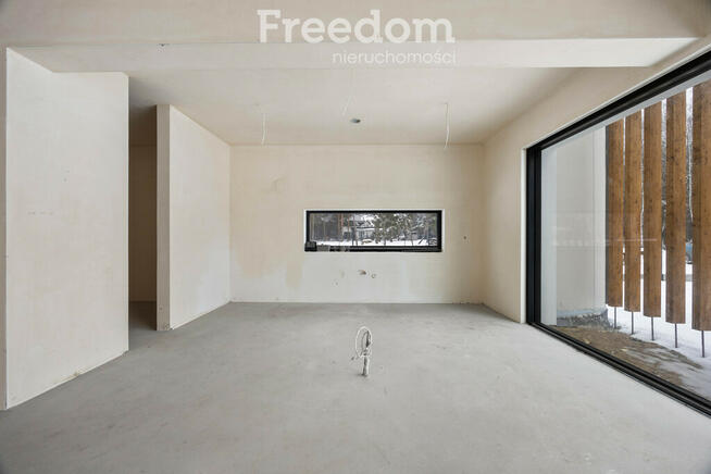 Dom przy rezerwacie przyrody.