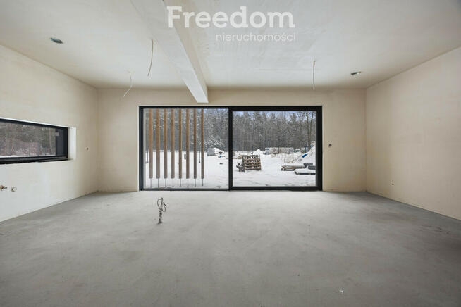 Dom przy rezerwacie przyrody.