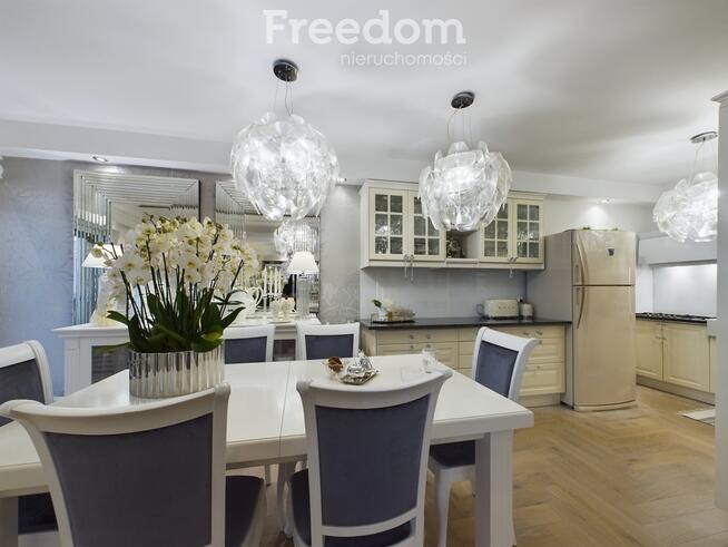 Dom z pełnym wyposażeniem, tarasem i ogródkiem.