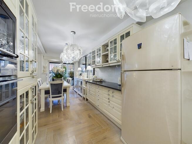 Dom z pełnym wyposażeniem, tarasem i ogródkiem.