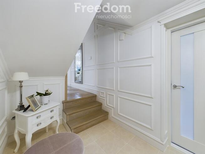 Dom z pełnym wyposażeniem, tarasem i ogródkiem.