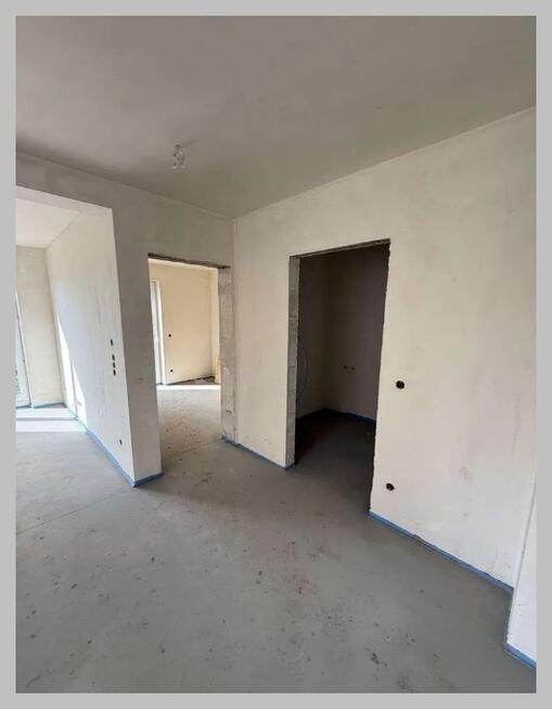 Nowe mieszkanie dwupoziomowe z widokiem na góry.