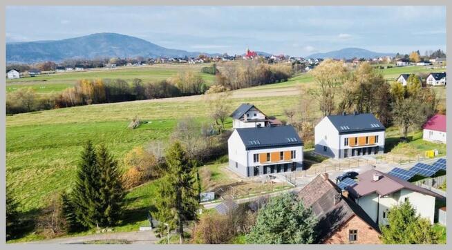 Nowe mieszkanie dwupoziomowe z widokiem na góry.