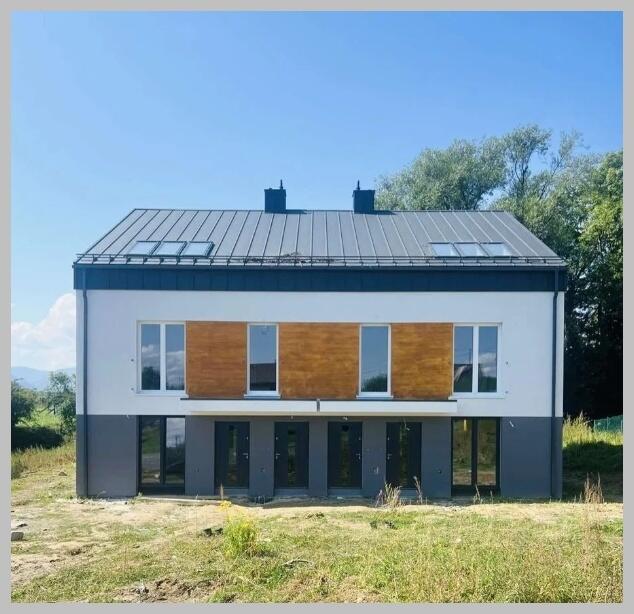 Nowe mieszkanie dwupoziomowe z widokiem na góry.