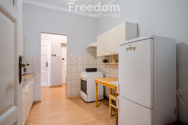 Duże mieszkanie w pięknej kamienicy blisko jeziora