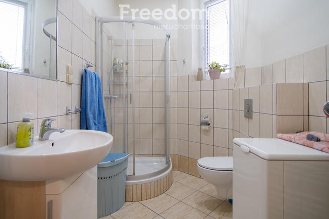 Duże mieszkanie w pięknej kamienicy blisko jeziora