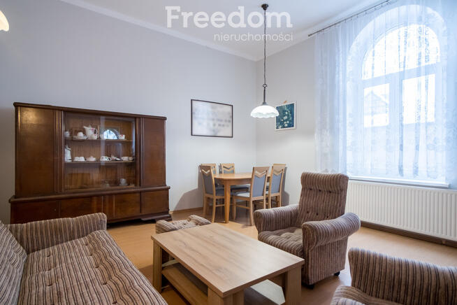 Duże mieszkanie w pięknej kamienicy blisko jeziora