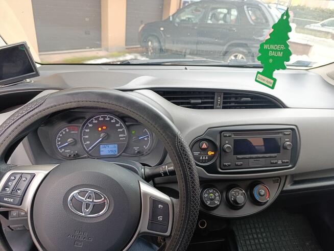 Sprzedam Yaris z niskim przebiegiem