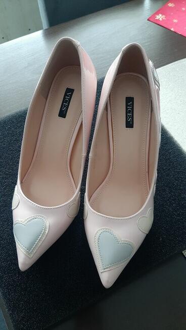 Piękne nowe czółenka rozm.39