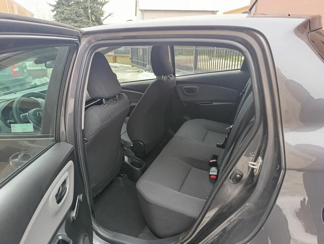 Sprzedam Yaris z niskim przebiegiem