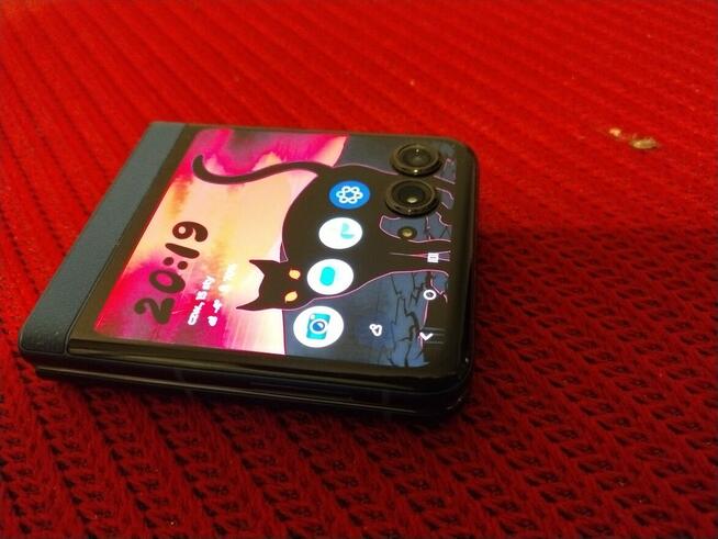 Telefon rozkładany Motorola Razr 60 . Idealny !!!