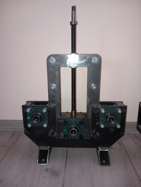 Rama giętarki do profili i rur stalowych solidna