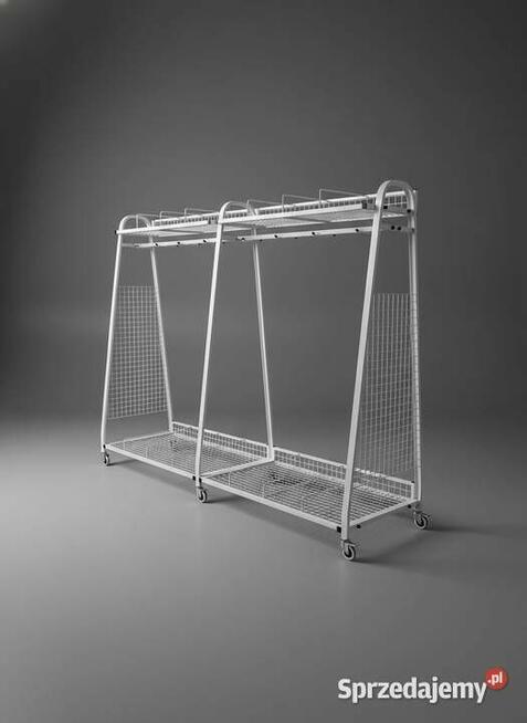 Wieszak mobilny na odzież dla personelu medycznego