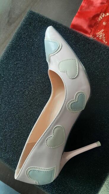 Piękne nowe czółenka rozm.39