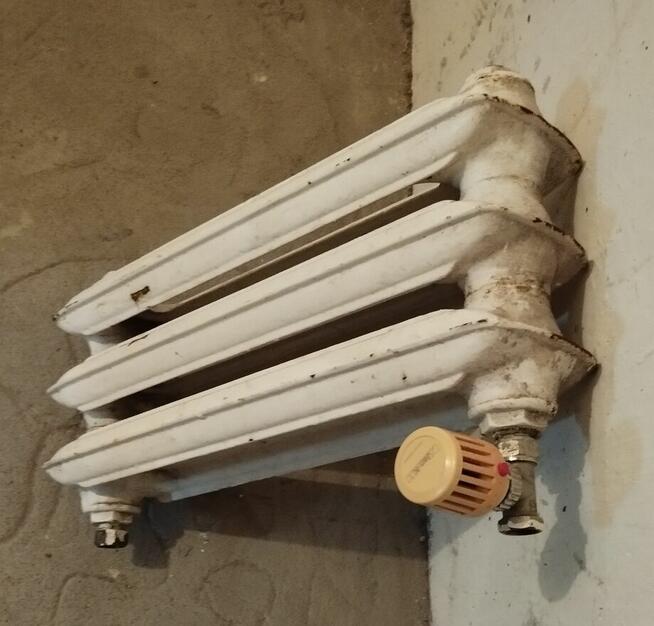 Sprzedam grzejnik z termostatem