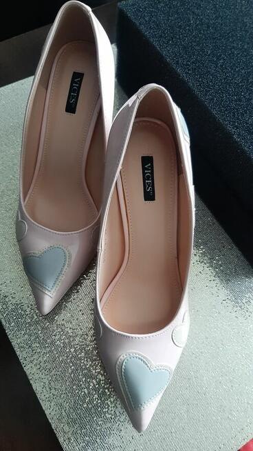 Piękne nowe czółenka rozm.39