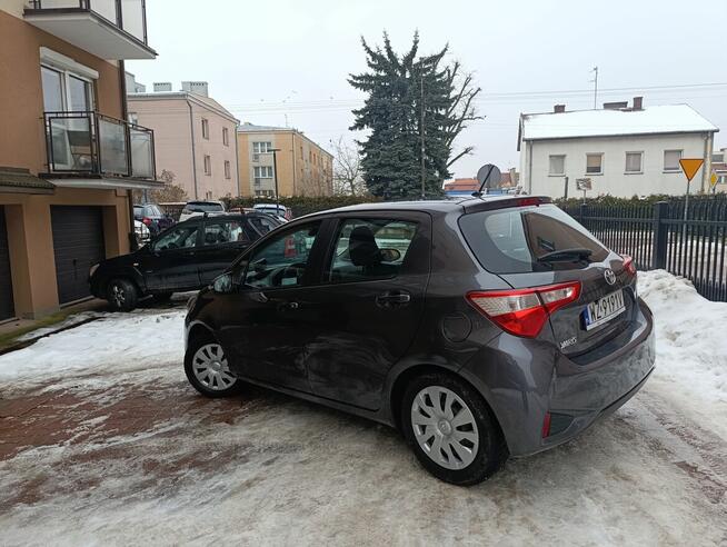 Sprzedam Yaris z niskim przebiegiem