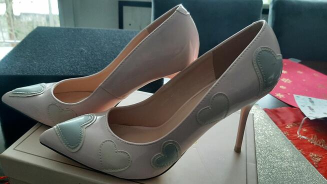 Piękne nowe czółenka rozm.39