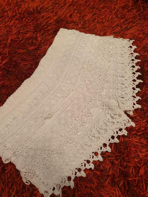 Białe koronkowe spodenki M / L