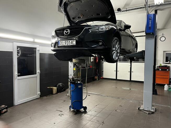 Praca w warsztacie samochodowym blacharz/mechanik