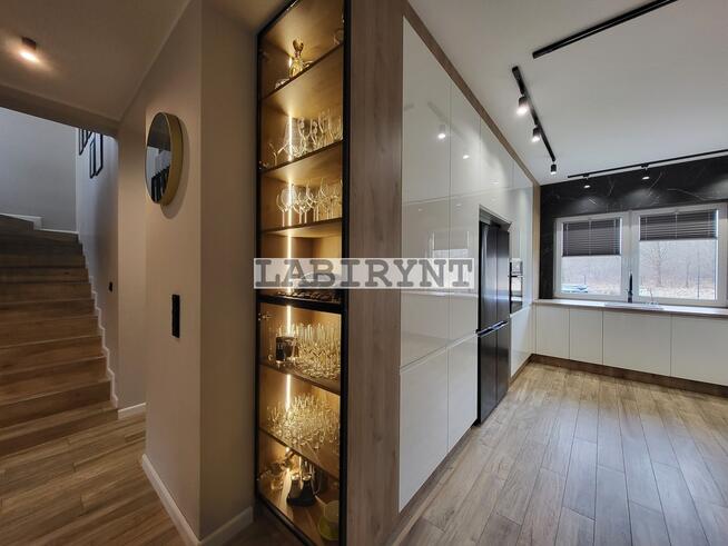 Luksusowy, 5 pokoi, 207m2, 2024 rok, działka 935m2