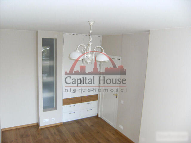 Mieszkanie 4 pokojowe tuż przy stacji metra.