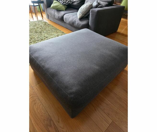 Sprzedam kanapę z poduszkami oraz pufą.