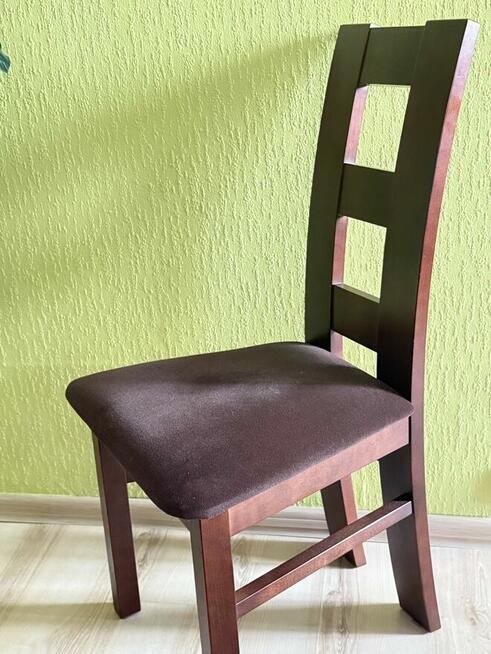 Sprzedam rozkładany stół i 6 tapicerowanych krzeseł