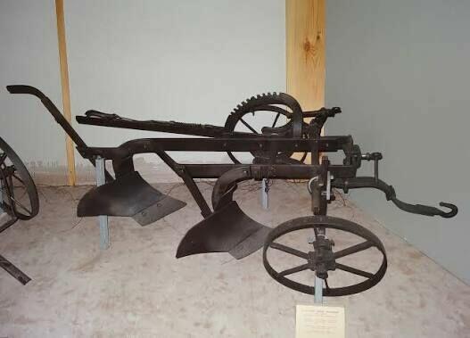 Pług konny dwuskibowy