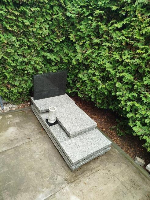Nagrobek granitowy