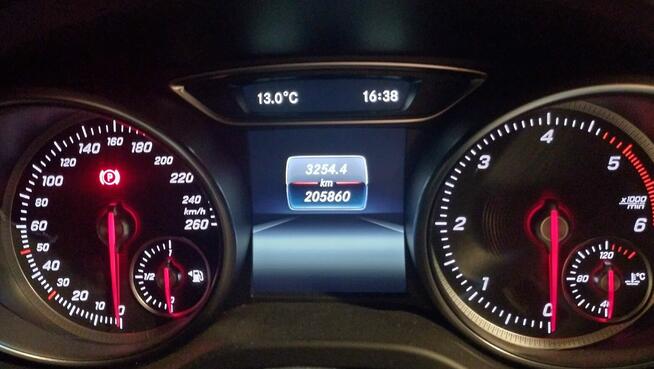 Mercedes-Benz CLA Shooting Brake 180 d AMG Line