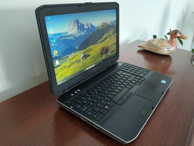 Laptop Dell 15.6 cala Windows 11 Office 2024