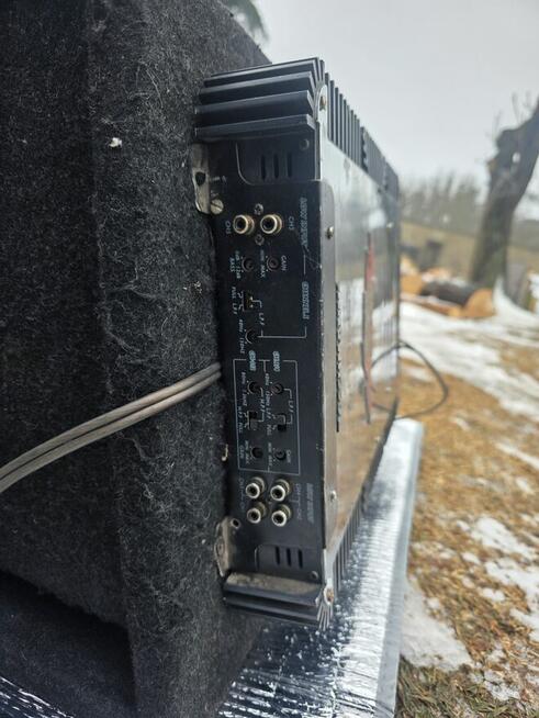 Subwoofer Hifonics Zeus + wzmacniacz Boshmann