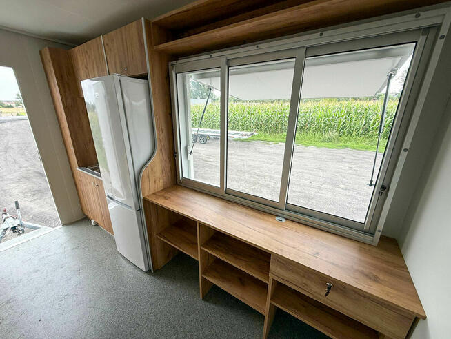 Przyczepa gastronomiczna handlowa 3.5 m z wyposażeniem nowa